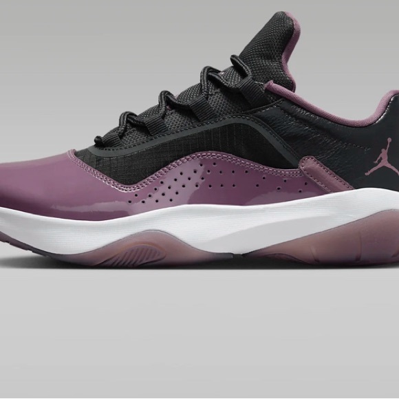 Size 7 Women’s Air Jordan 11 CMFT Low - Picture 5 of 9